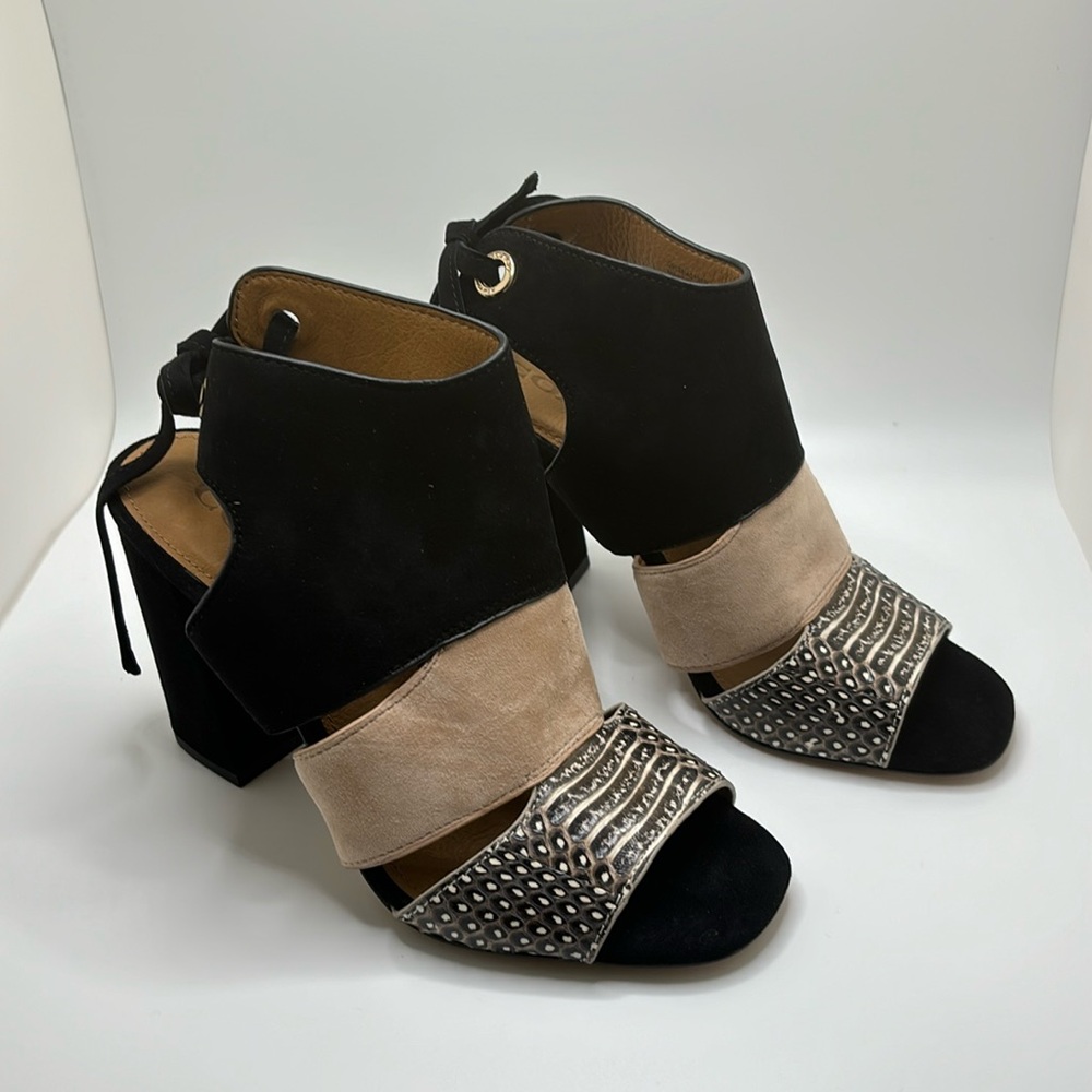 COACH Minetta Land Snake/Suede Heels NIB size 6